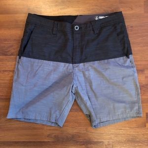 Volcom Surf n’ Turf Shorts 🌴